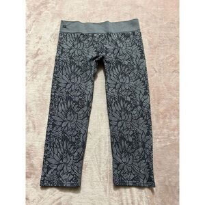 FABLETICS Women's Size Small Floral Seamless Tights Cropped Dark Gray‎